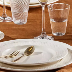 Vajilla para 8 personas (8 platos llanos, soperos y postre)